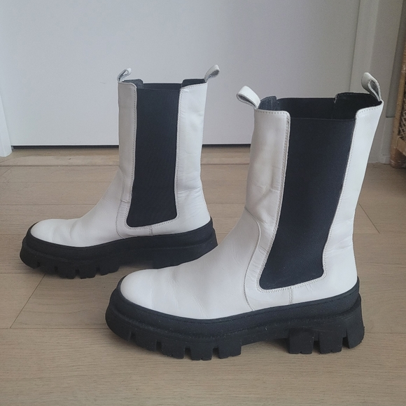 Kenneth Cole New York Women's Maple Pull On Chelsea Lug Sole Boots White, Sz 10 - Picture 7 of 10